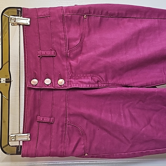 Refuge burgundy size 4 skinny jeans. 3 buttons at high waist SO cute 😍 - Picture 2 of 5